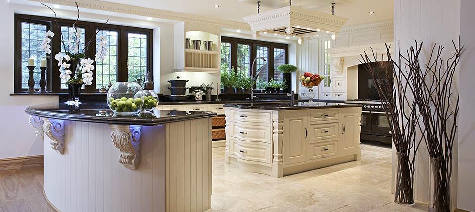 Classical Kitchen with Modern Design Integrated in a Georgian Style