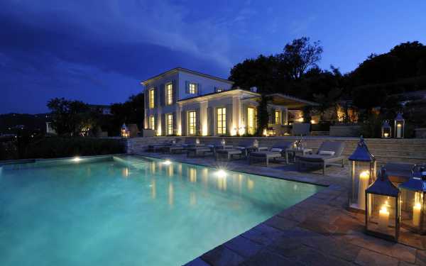 Atolikos House, an Idyllic Corner on the Greek Island of Corfu