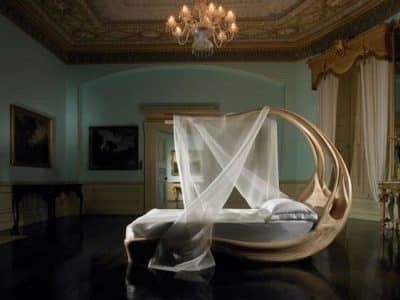Enignum-Canopy-Bed