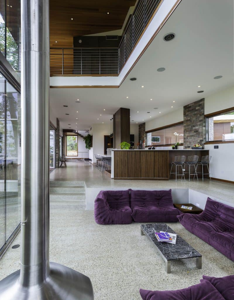 livinga area, kitchen