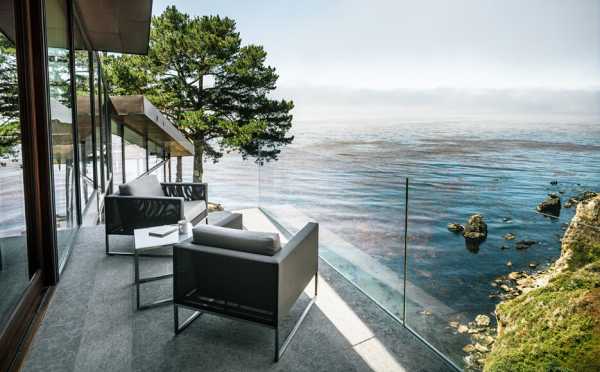 Fall House, Anchored in the Imposing Beauty of the Californian Coast