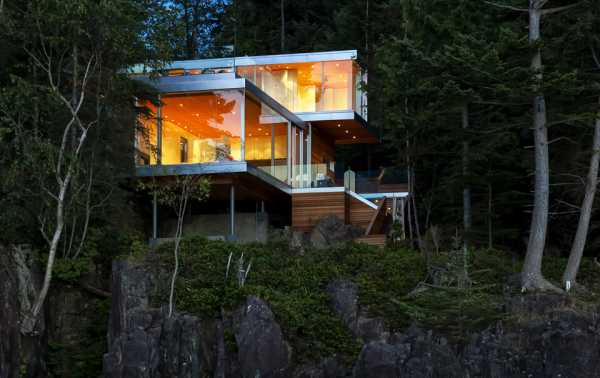 Gambier Island House / Office Of Mcfarlane Biggar Architects