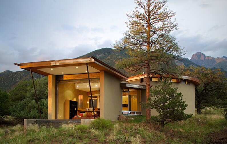 Strawbale Getaway by Gettliffe Architecture - www.homeworlddesign.com (1)