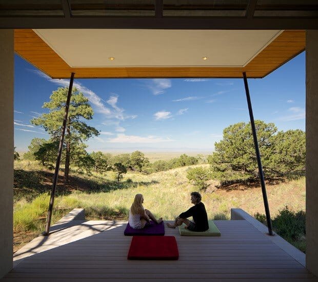 Strawbale Getaway by Gettliffe Architecture - www.homeworlddesign.com (3)