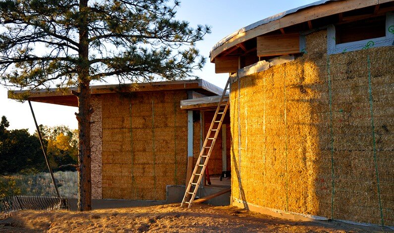 Strawbale Getaway by Gettliffe Architecture - www.homeworlddesign.com (8)