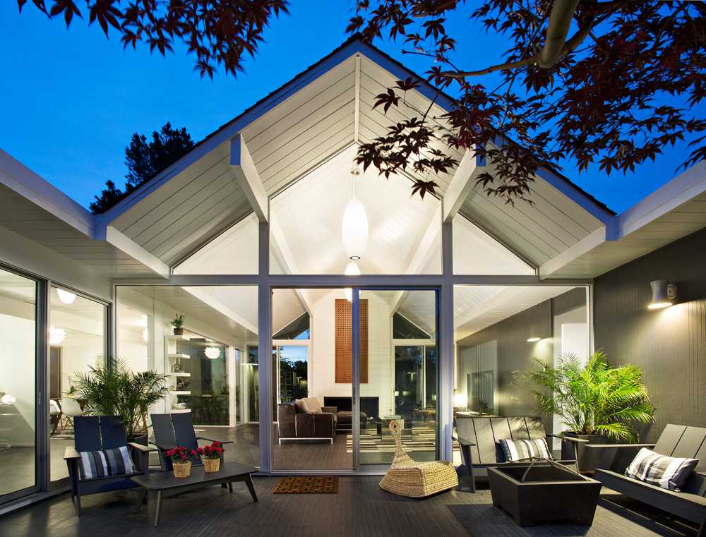 Eichler house modernized by Klopf Architecture - www.homeworlddesign. com (28)