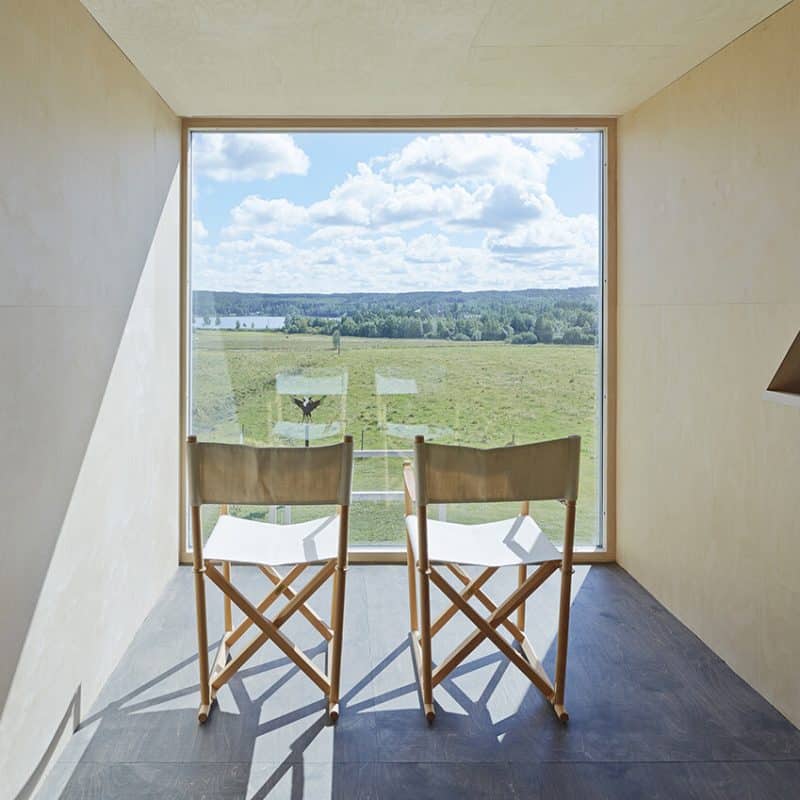 Summer house with triangular profile Leo Qvarsebo - HomeWorldDesign (4)
