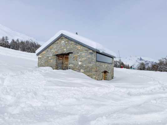 Gaudin House: Old Barn Converted into Vacation House