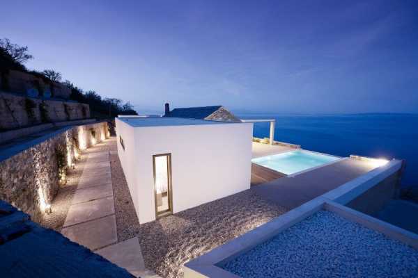 Melana Villa, Contemporary Architecture with Traditional Materials