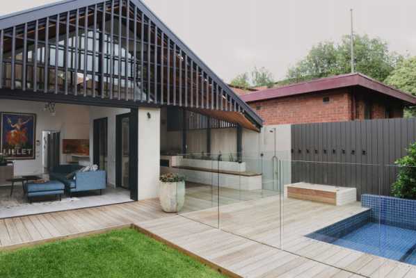 St Kilda Gable End House by MRTN Architects