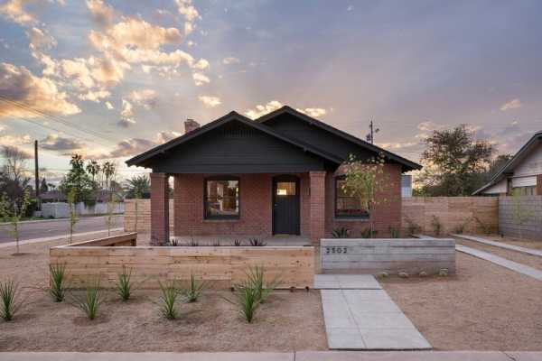 Coronado Bungalow: 1927 Old Building Redesigned in Arizona