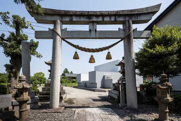 Japanese Courtyard Residence Gives an Impressive and Fresh Feel