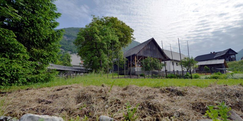 Old Alpine Barn revitalized by converting into a loft apartment (14)