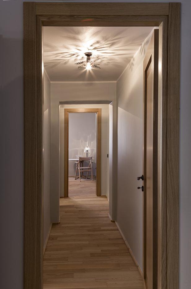 Old Milan apartment with reconditioned rustic interiors (10)