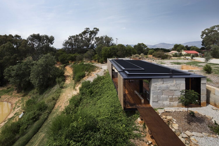 Sawmill House sustainable architecture by reusing waste concrete (1)