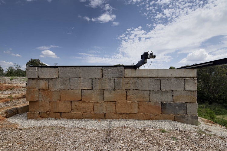 Sawmill House sustainable architecture by reusing waste concrete (12)