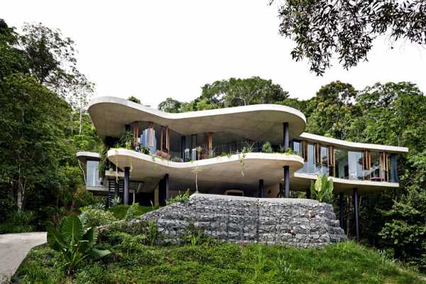 Tropical House Nestled Amongst Treetops in Queensland