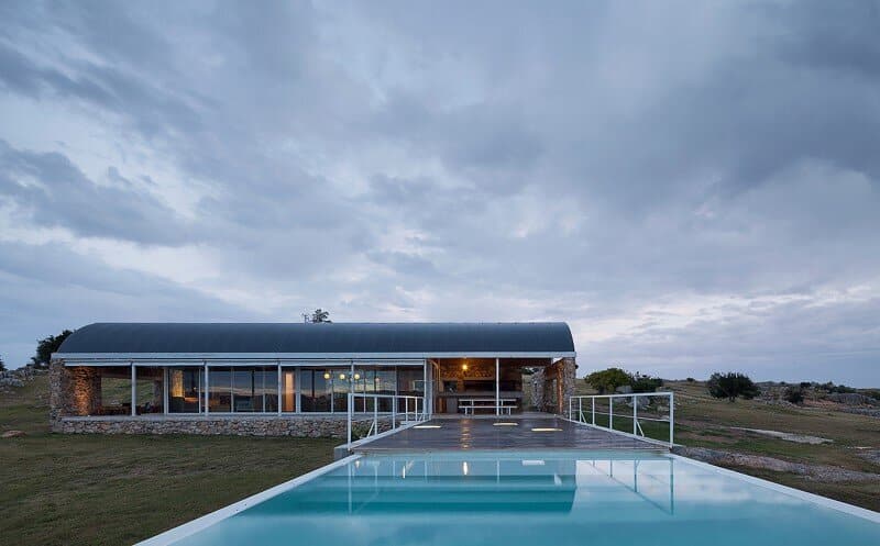 Calera del Rey Residence stone structure with a vaulted roof (11)