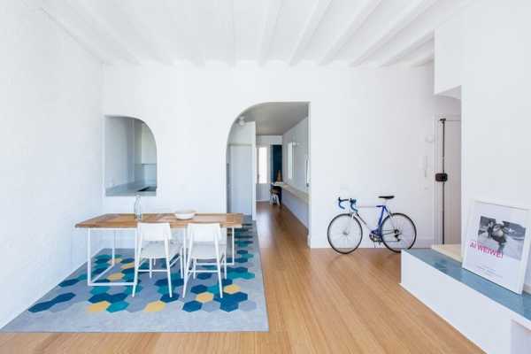 Casa Eulalia: Minimalist Interior Personalized in Navy Blue