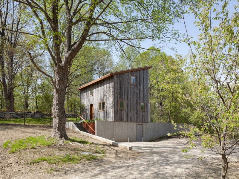 Davis Country House with high-end millwork and recycled timber finishes (12)