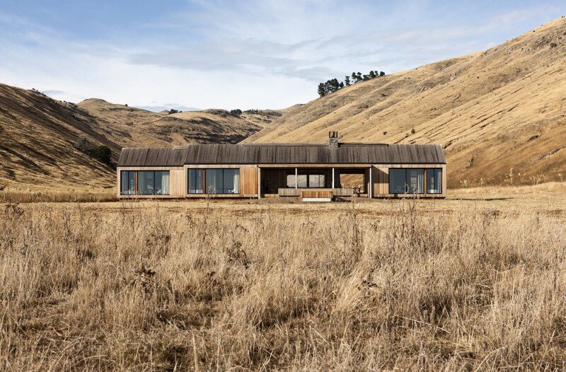 Farm house designed as the centerpiece of a surf beach (2)