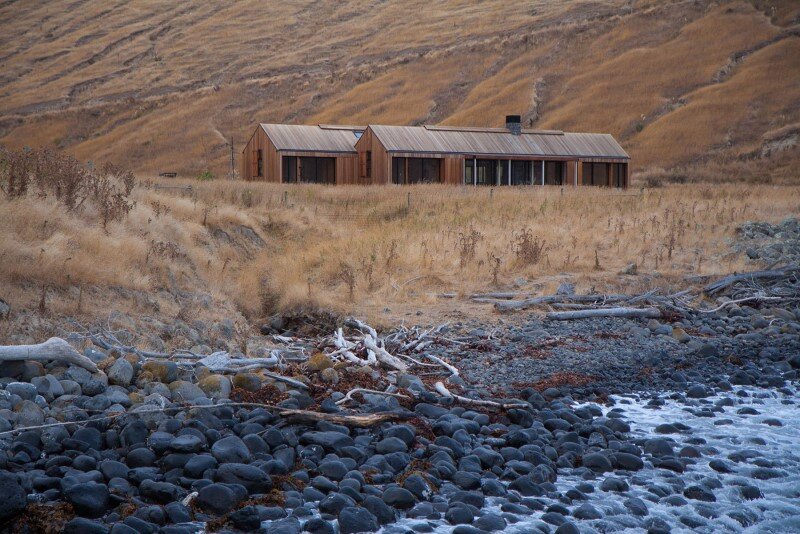 Farm house designed as the centerpiece of a surf beach (7)