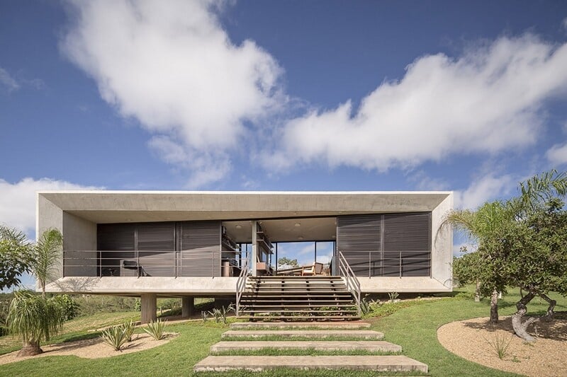 Reinforced concrete house with wide open spaces (12)