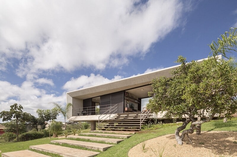 Reinforced concrete house with wide open spaces (13)