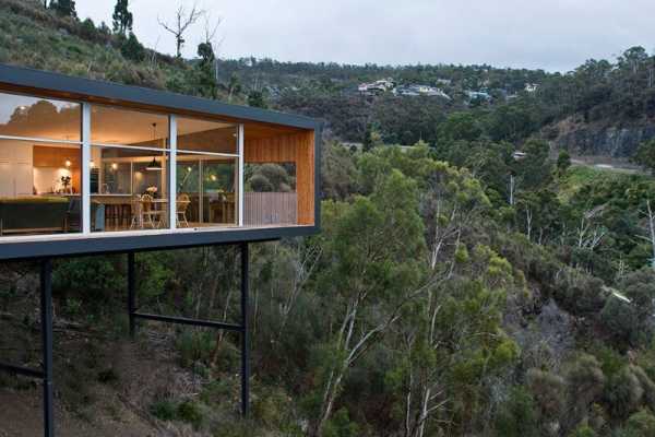 Wood House with Single Level  “Built at the Height” on a Metal Frame