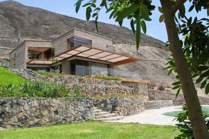 House in Azpitia built with handmade bricks that have been burned in traditional ovens (21)