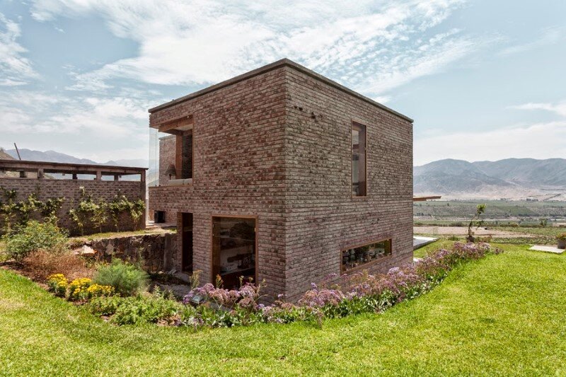 Clay House built with handmade bricks that have been burned in traditional ovens (3)