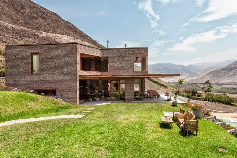 Clay House built with handmade bricks that have been burned in traditional ovens (4)