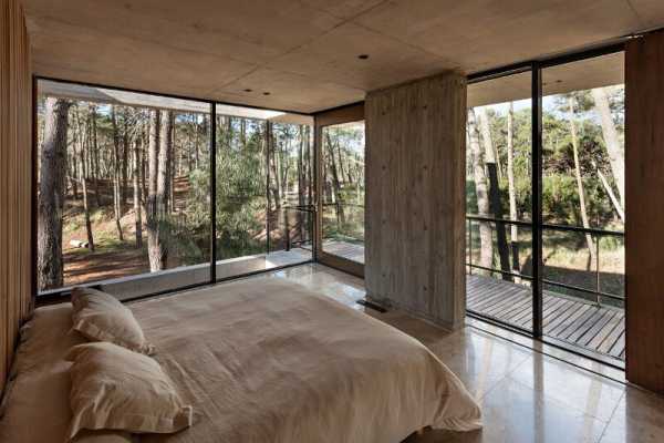 Concrete and Wood Harmoniously Combined in Marino Pinamar House