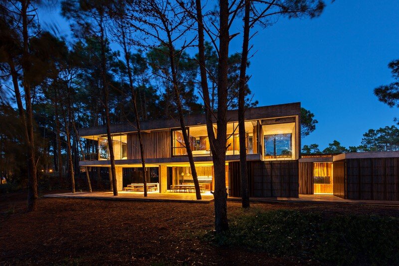 Concrete and wood harmoniously combined in Marino Pinamar House (16)