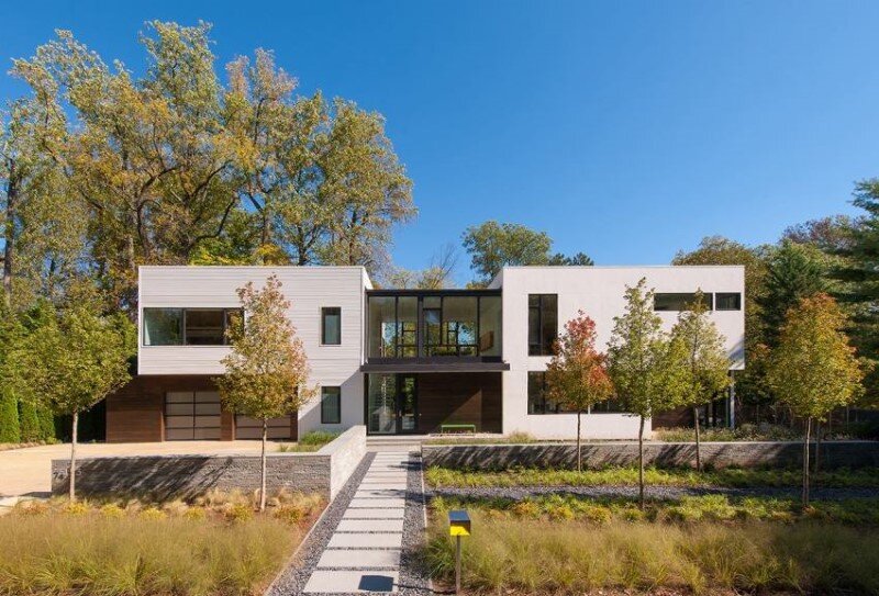 Energy-Efficient Prefab House Built in Just Two Days (1)