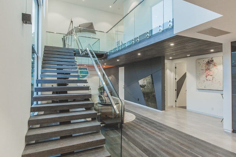 High-end modern mansion with discreet extravagant interiors (9)