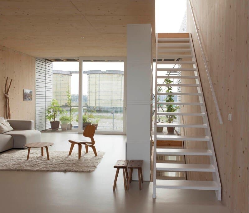 House in Amsterdam completely constructed with massive wooden panels (12)