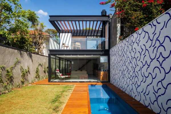 Leisure House with a Large Multiuse Space / CR2 Arquitetura