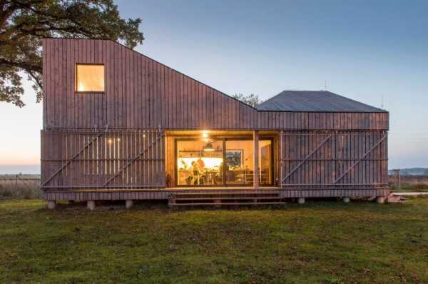 Low-Energy Wooden House Zilvar by ASGK Design