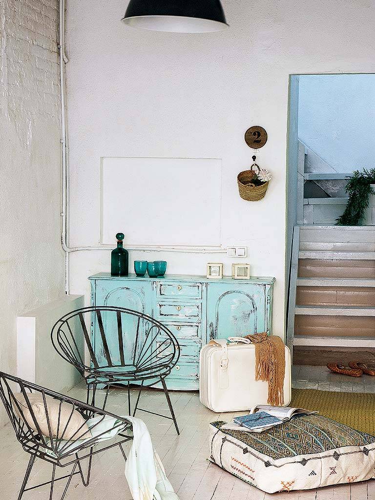 Mediterranean decor and freshness in this former garage in Barcelona (11)