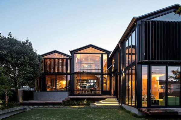 Takapuna Beach House: Boatsheds by Strachan Group Architects