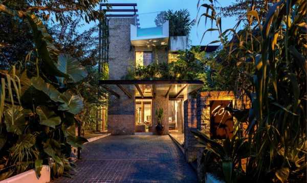 Tan’s Garden Villa with Luxuriant Gardens, Rooftop Pool and Koi Pond