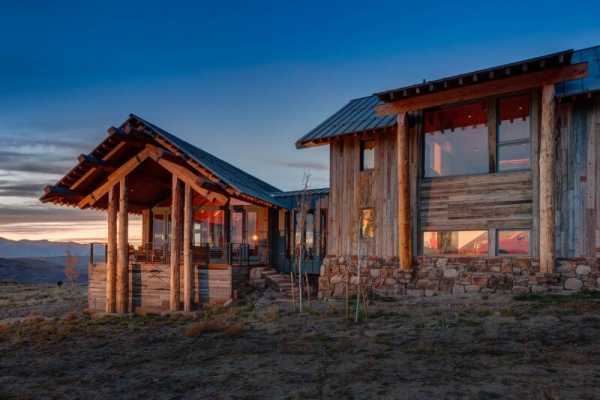 Wolf Creek Ranch – Log Home with Traditional Ranch Architecture