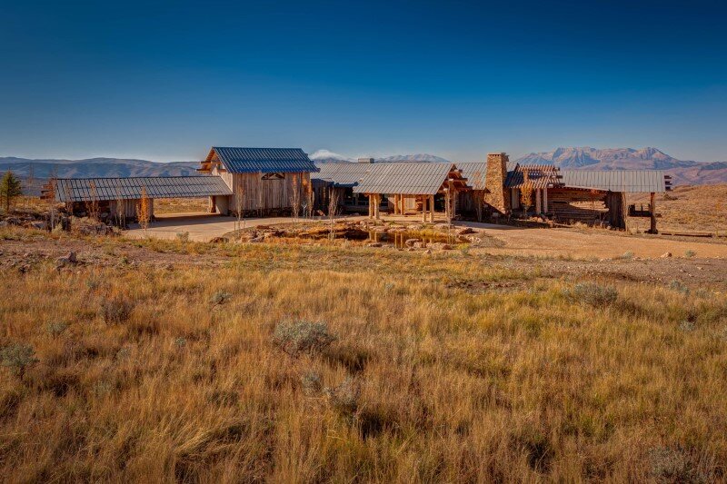 Wolf Creek Ranch - Log Home with traditional ranch architecture (5)