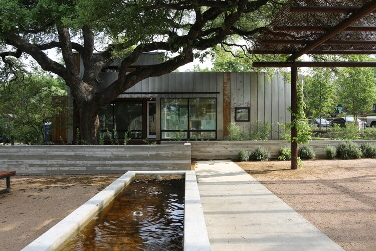 Court and Corten House is inspired by the simple shapes of 1920’s bungalows (21)