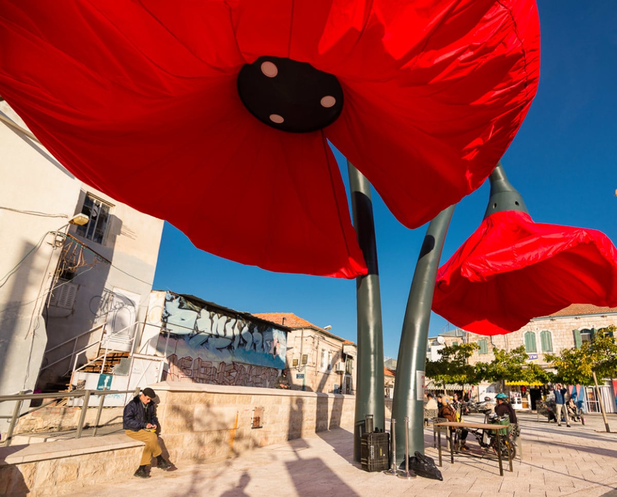 Dynamic Street Installation in Vallero Square in Jerusalem Giant Urban Flowers (1)