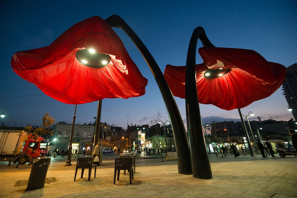 Dynamic Street Installation in Vallero Square in Jerusalem Giant Urban Flowers (12)