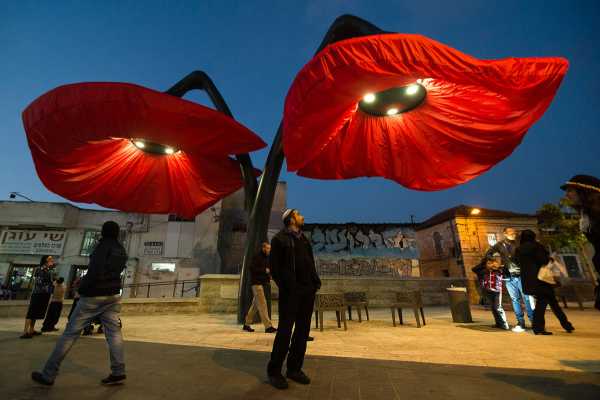 Dynamic Street Installation in Vallero Square in Jerusalem: Giant Urban Flowers