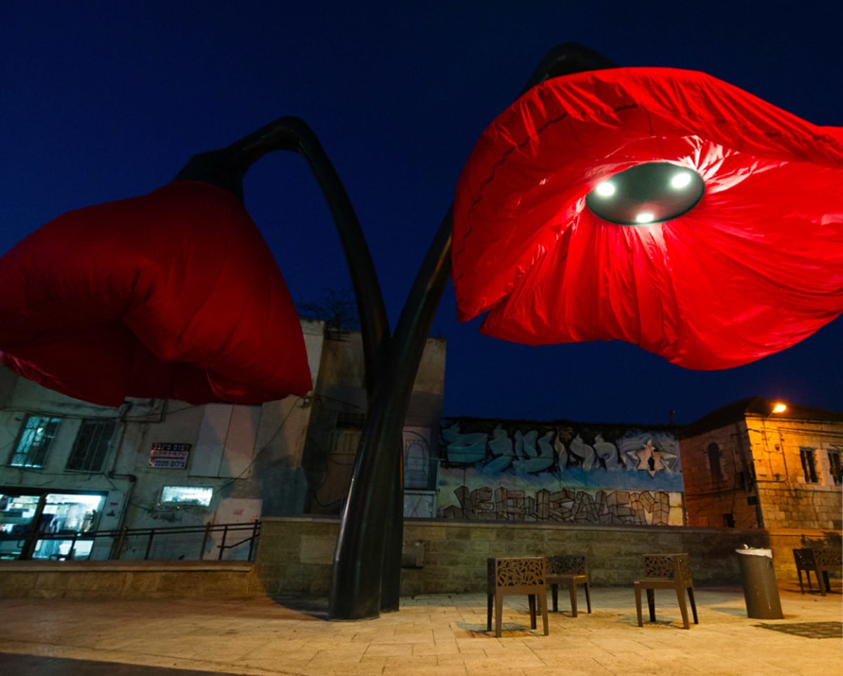 Dynamic Street Installation in Vallero Square in Jerusalem Giant Urban Flowers (2)