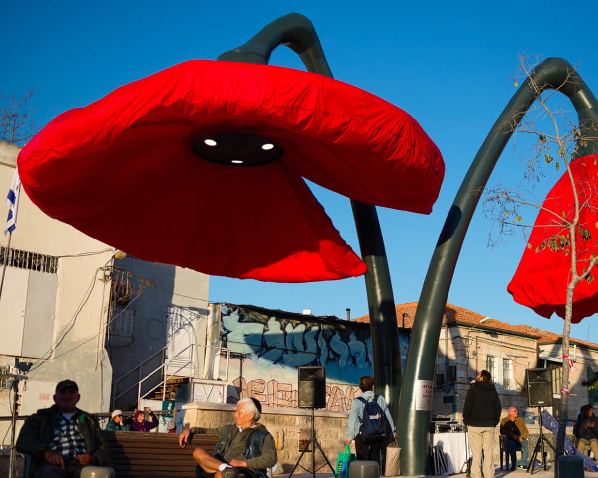 Dynamic Street Installation in Vallero Square in Jerusalem Giant Urban Flowers (3)